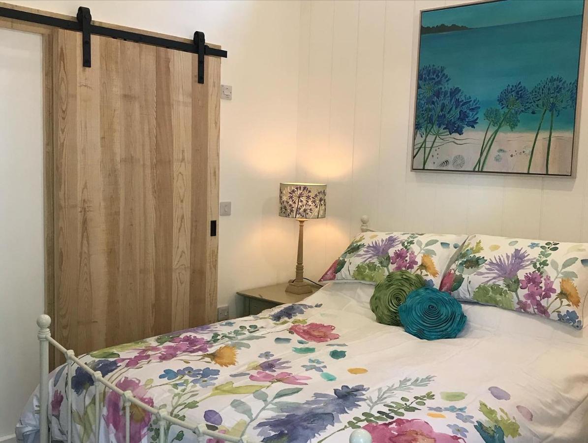 The Potting Shed Apartment Сейнт Остел Екстериор снимка