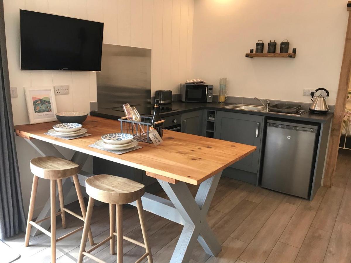 The Potting Shed Apartment Сейнт Остел Екстериор снимка